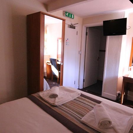 Plas Derwen Hotel Abergavenny ภายนอก รูปภาพ