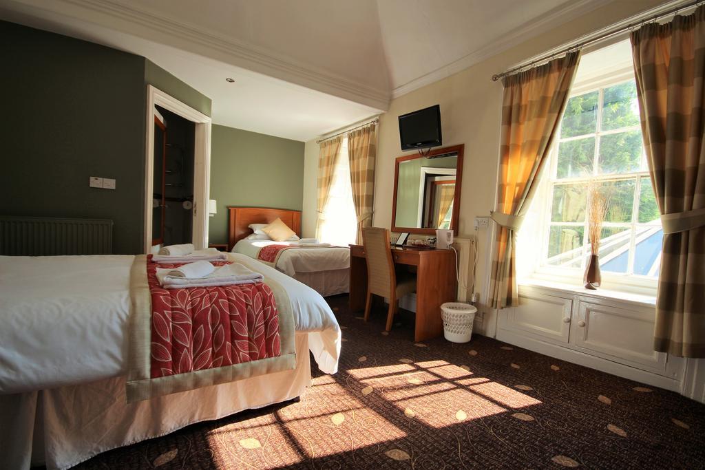 Plas Derwen Hotel Abergavenny ภายนอก รูปภาพ