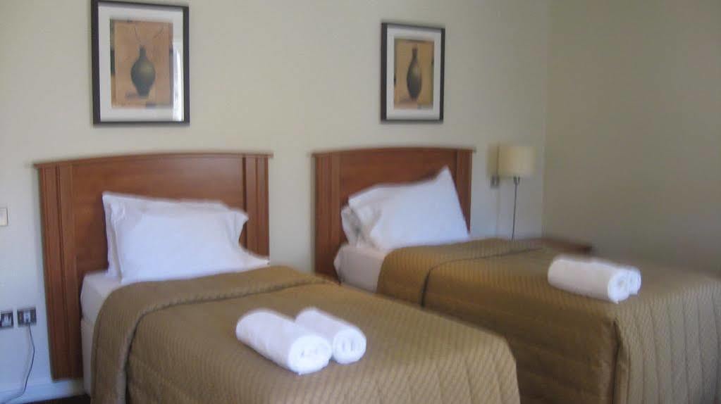 Plas Derwen Hotel Abergavenny ภายนอก รูปภาพ