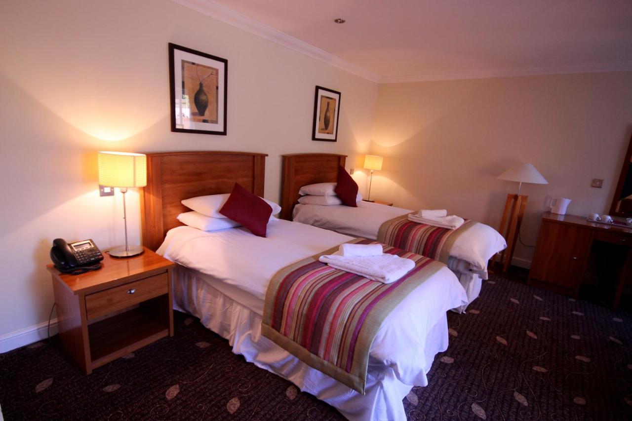 Plas Derwen Hotel Abergavenny ภายนอก รูปภาพ