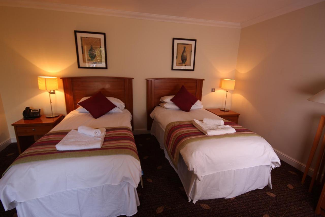 Plas Derwen Hotel Abergavenny ภายนอก รูปภาพ