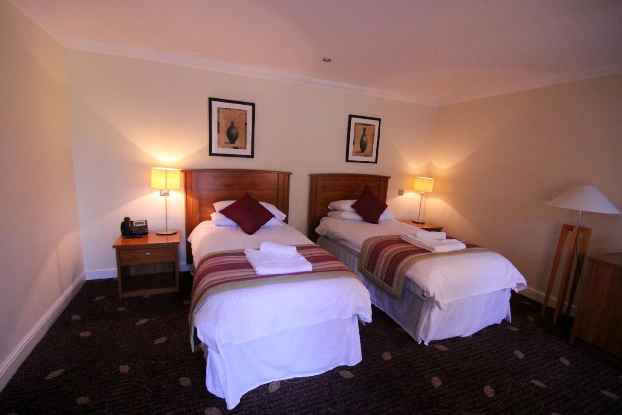 Plas Derwen Hotel Abergavenny ภายนอก รูปภาพ