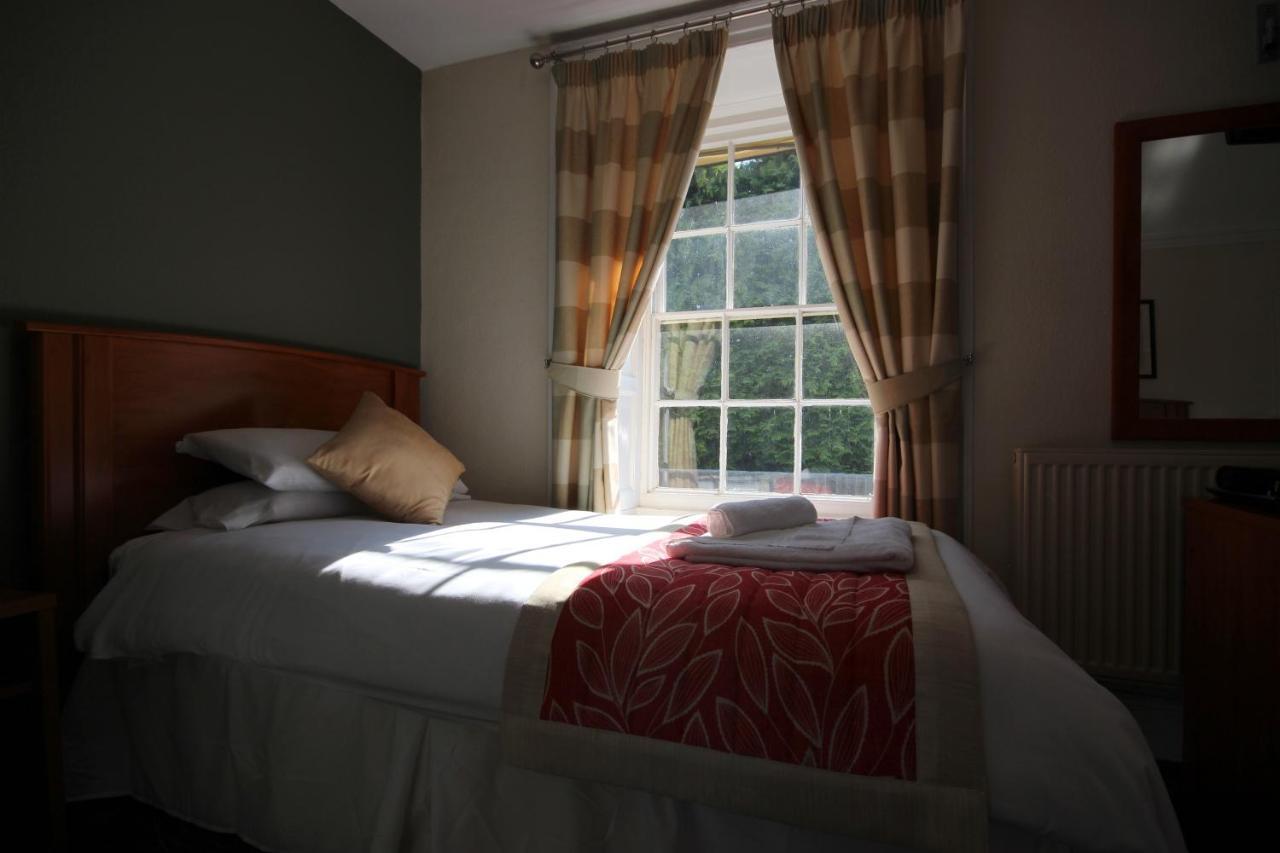 Plas Derwen Hotel Abergavenny ภายนอก รูปภาพ