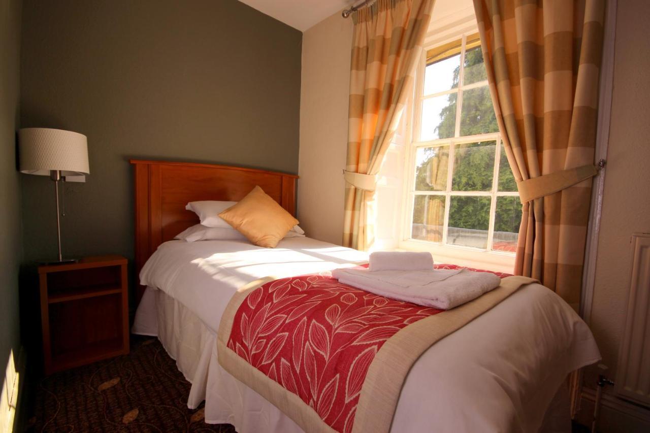 Plas Derwen Hotel Abergavenny ภายนอก รูปภาพ