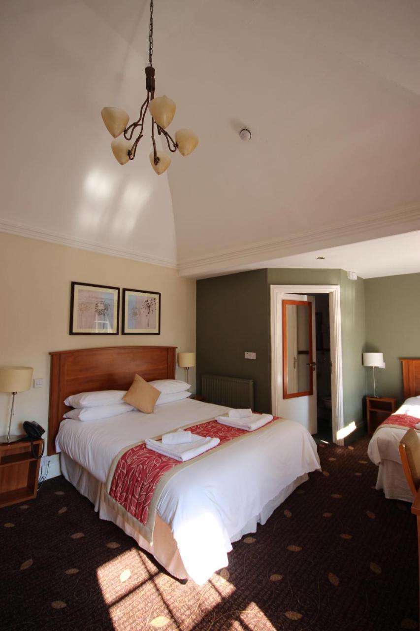 Plas Derwen Hotel Abergavenny ภายนอก รูปภาพ