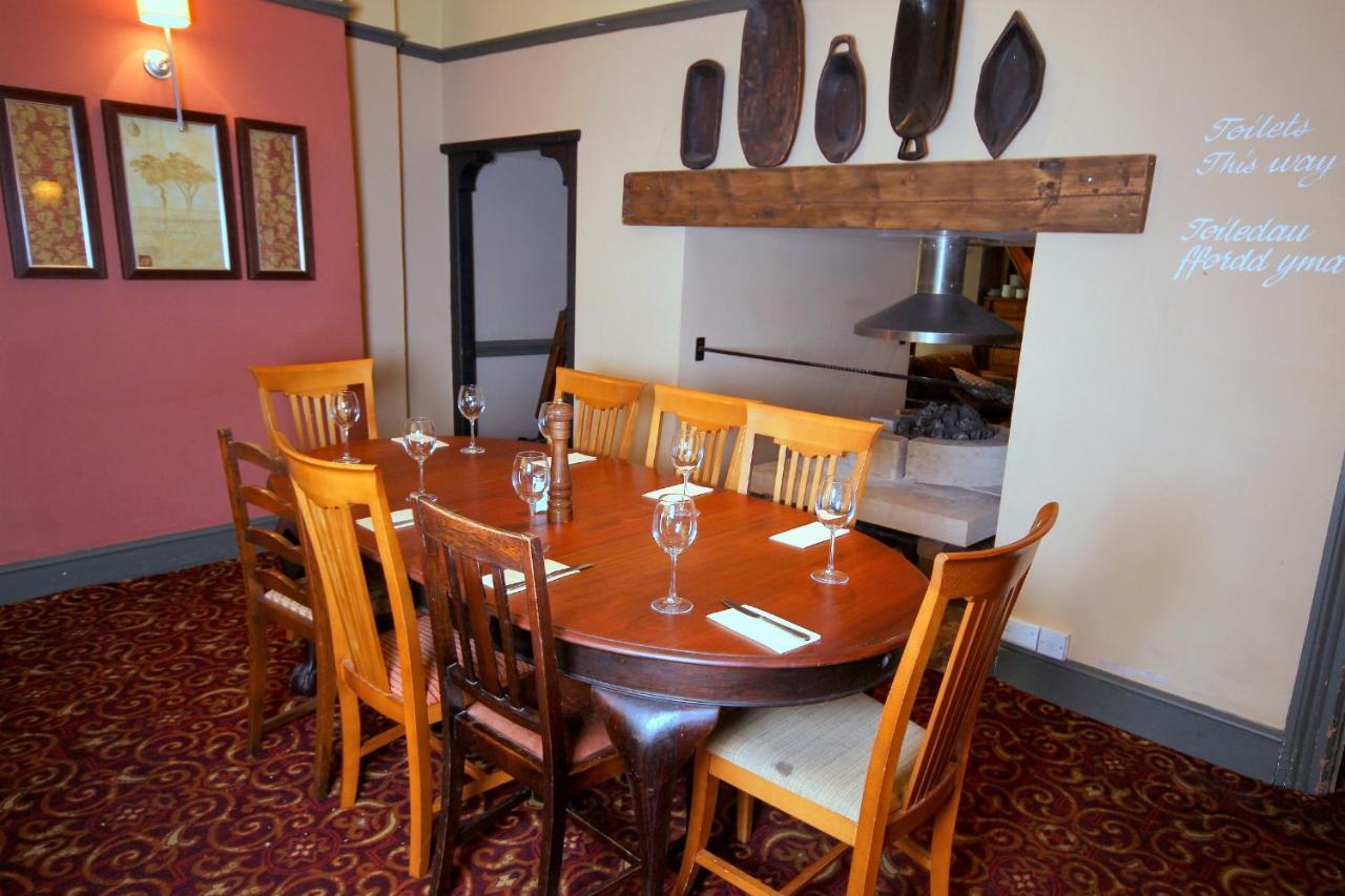 Plas Derwen Hotel Abergavenny ภายนอก รูปภาพ